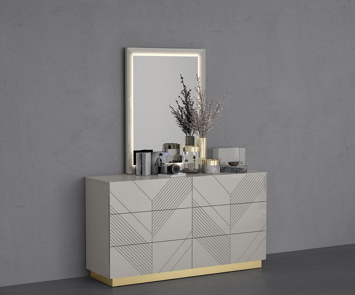 KW-Akira Dresser