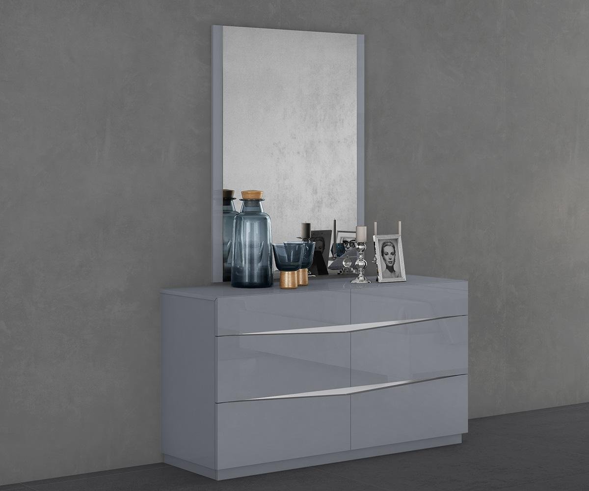 KW-Nikos Dresser